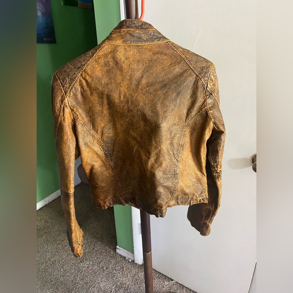 Wilson’s Leather Distressed Cropped Leather Jacket - Picture 3 of 13